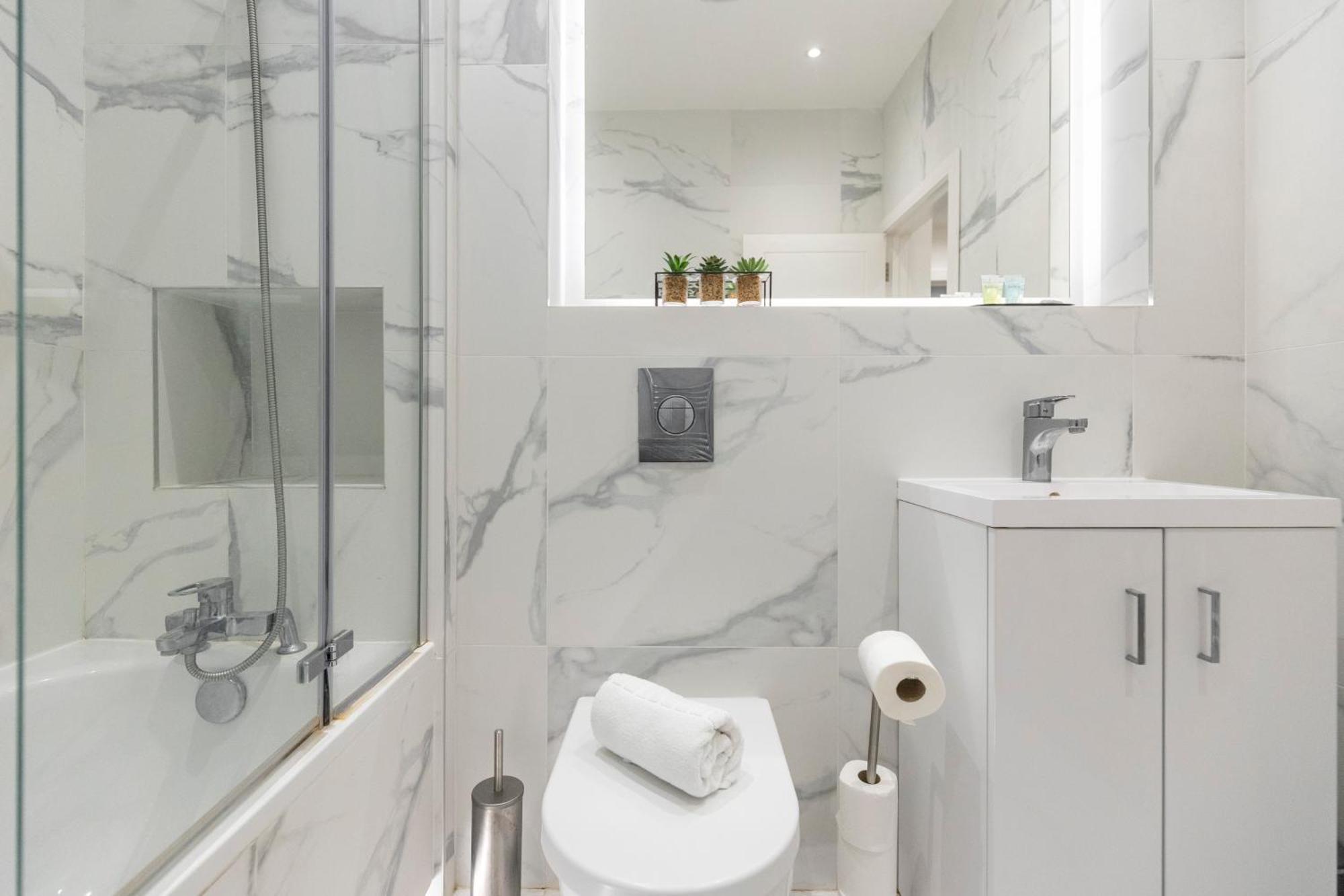 Spacious Luxury Apartment King Bed - Central Location Londen Buitenkant foto