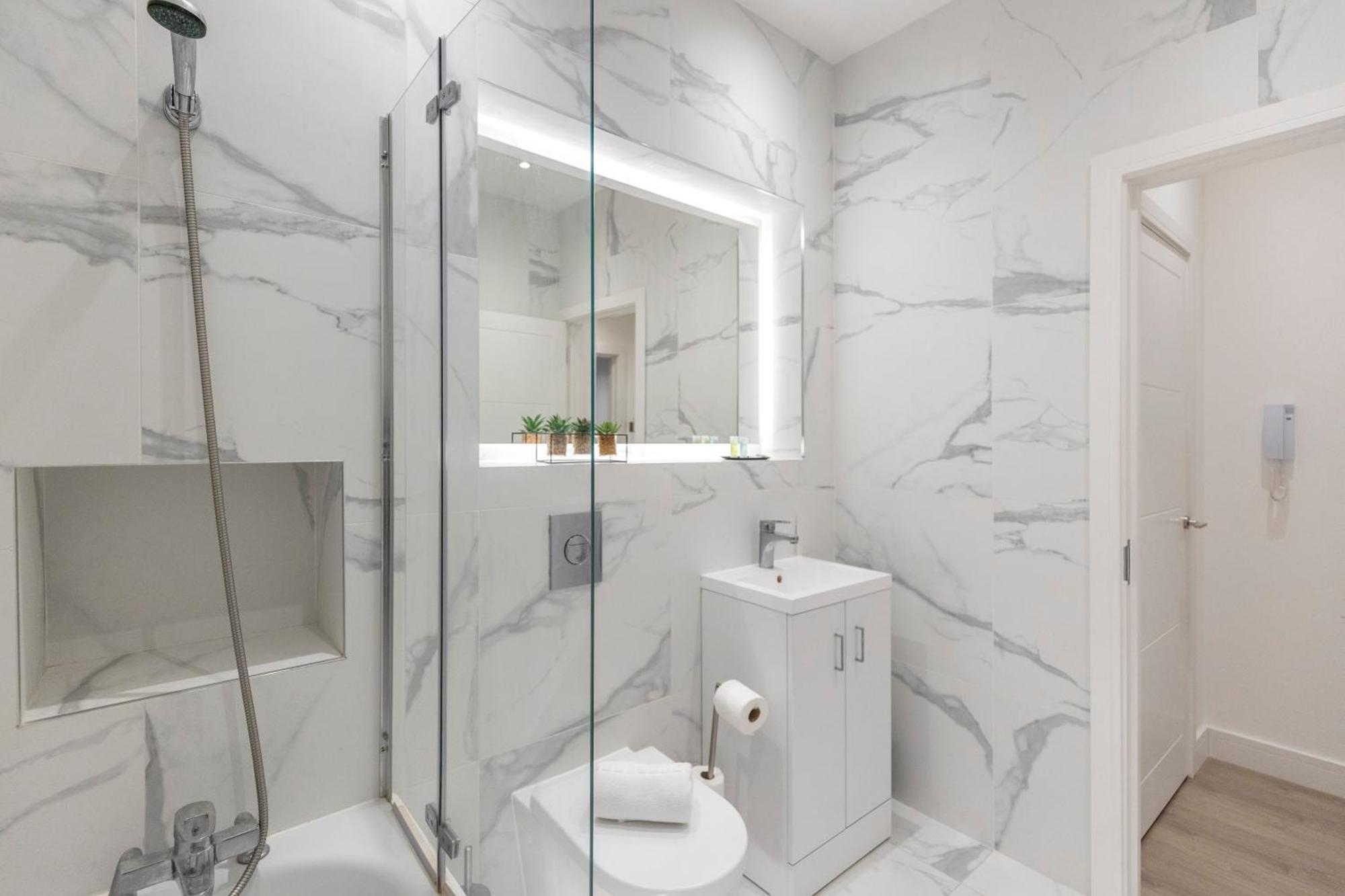 Spacious Luxury Apartment King Bed - Central Location Londen Buitenkant foto